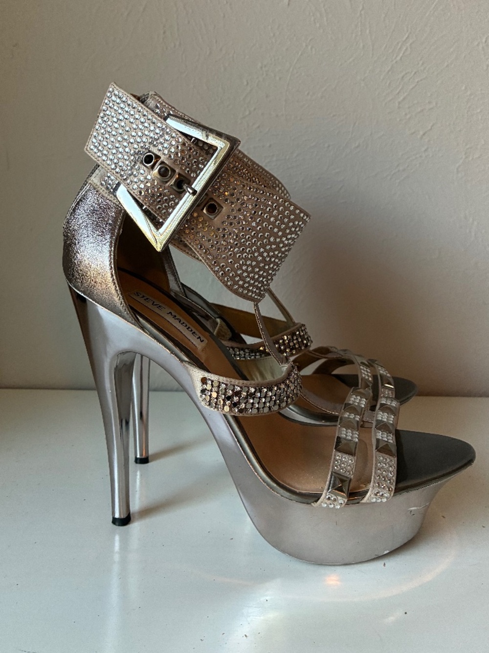 Steve Madden Gunmetal Rhinestone Platform Heels Studded Sandals Size 8.5
